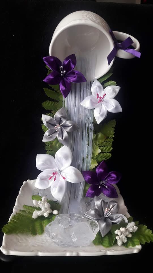 La fontaine de fleurs exotique🌺